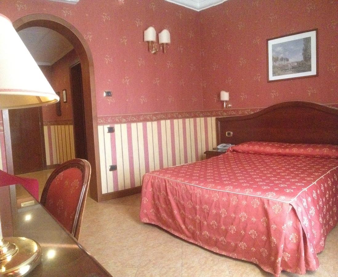 Al Boschetto Hotel Castel Volturno Bagian luar foto