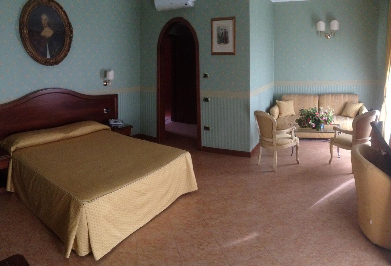 Al Boschetto Hotel Castel Volturno Bagian luar foto