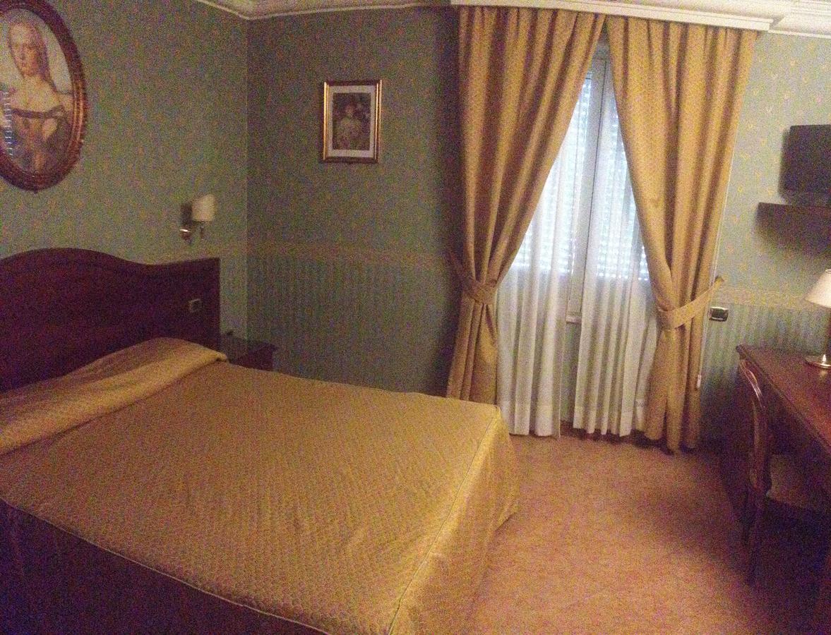 Al Boschetto Hotel Castel Volturno Bagian luar foto