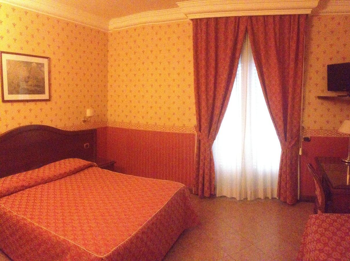 Al Boschetto Hotel Castel Volturno Bagian luar foto