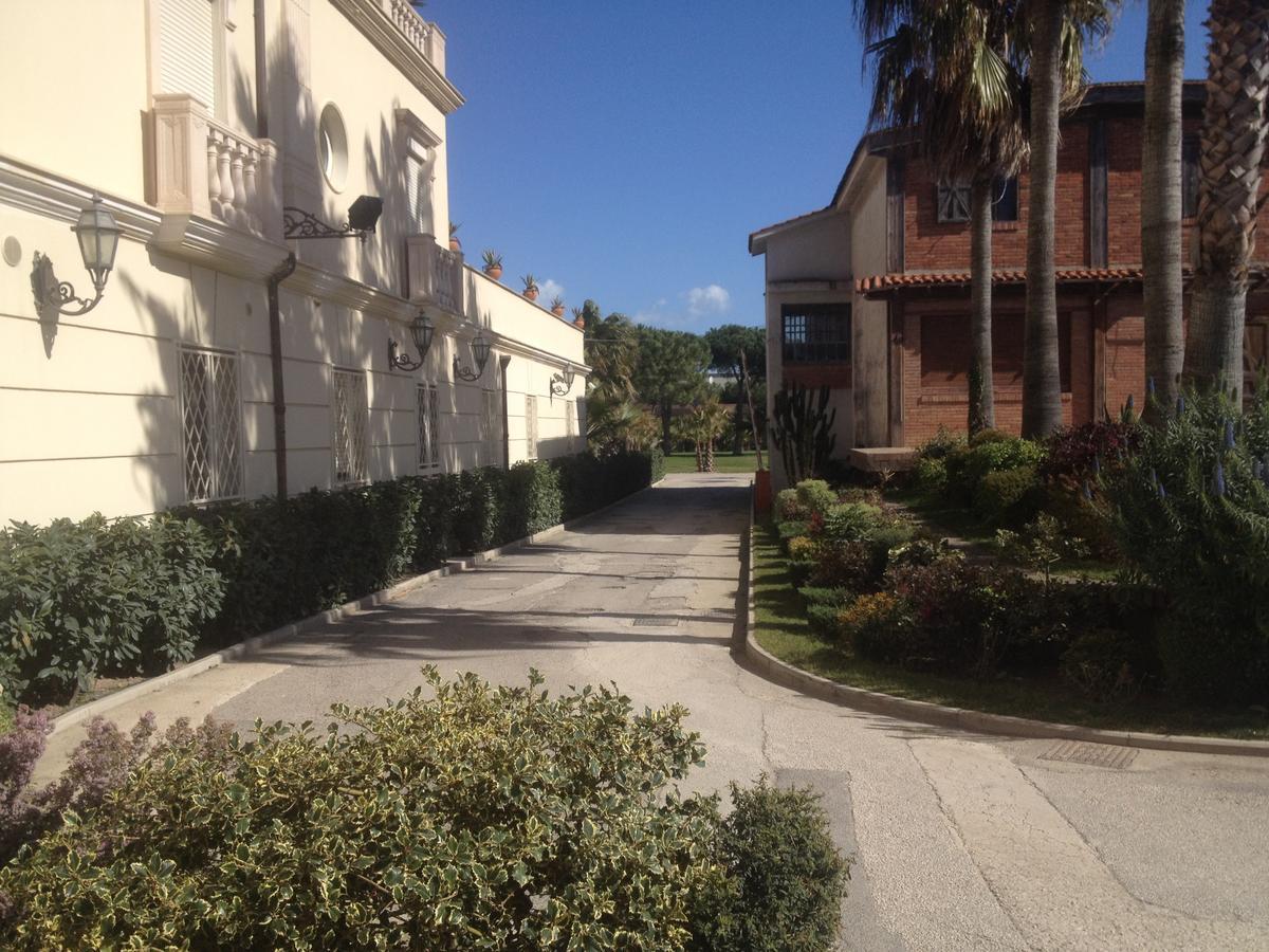 Al Boschetto Hotel Castel Volturno Bagian luar foto