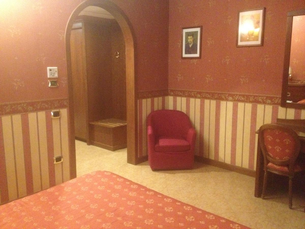 Al Boschetto Hotel Castel Volturno Bagian luar foto